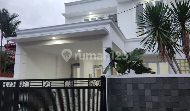 Rumah Baru Siap Huni Desain Modern Dalam Komplek Dekat Grand Galaxy Bekasi
