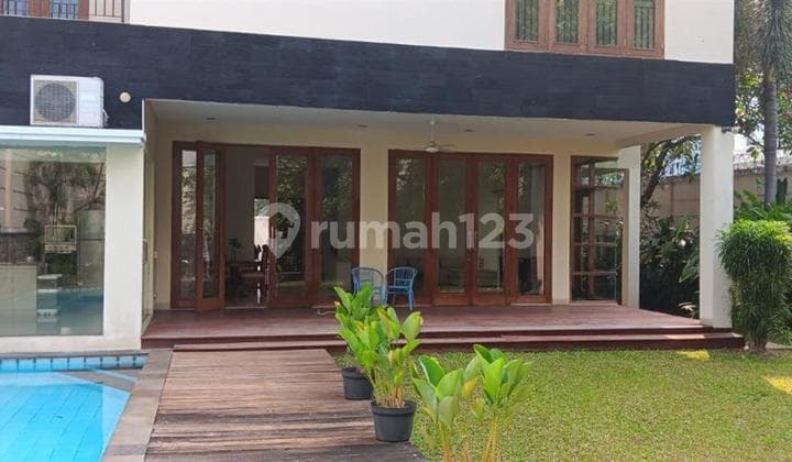 Rumah Lux Luas Ada Pool di Kemang
