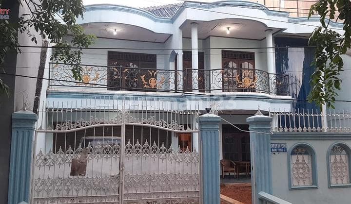 Rumah Besar Hadap Timur Harga NJOP di Grogol Petamburan