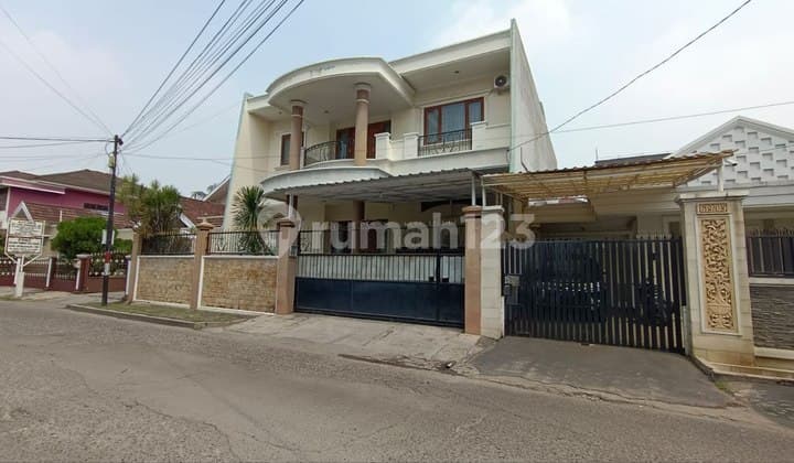 Luxurious House in Jatiwaringin Housing Complex