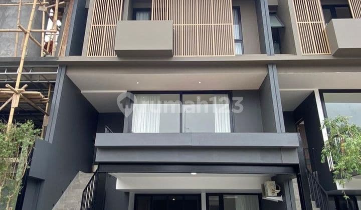 Luxury House with No Down Payment in South Jakarta