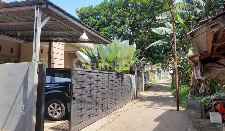 Rumah 1 Lantai Halaman dan Carport Luas di Jatikramat Kota Bekasi