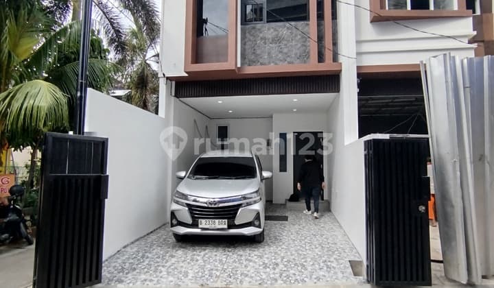 Rumah Baru Bebas Banjir di Tanjung Duren