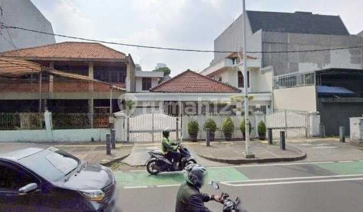 Strategic Old House in Kebayoran Baru