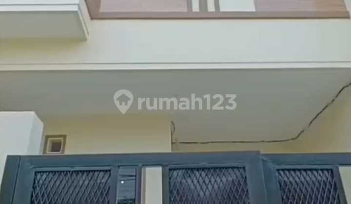 Rumah Baru Strategis di Duri Kepa