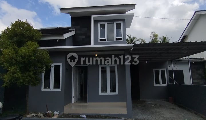 Kontrakan 3 Kamar,Ada KM Dalam,Rooftop, Parkir 2 Mobil