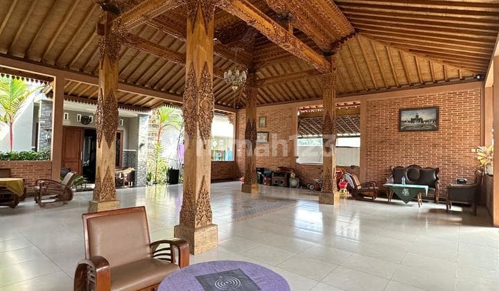 Rumah Joglo Beserta Rumah Hunian Dekat Kampus Uii