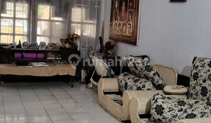 Rumah tua di Jl. Kerinci, SHM, Butuh Renovasi,