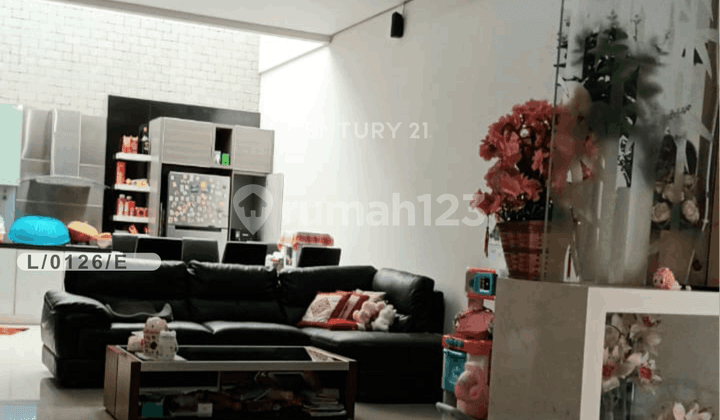 Dijual Rumah 2 Lantai Full Furnished di Singgasana Bandung