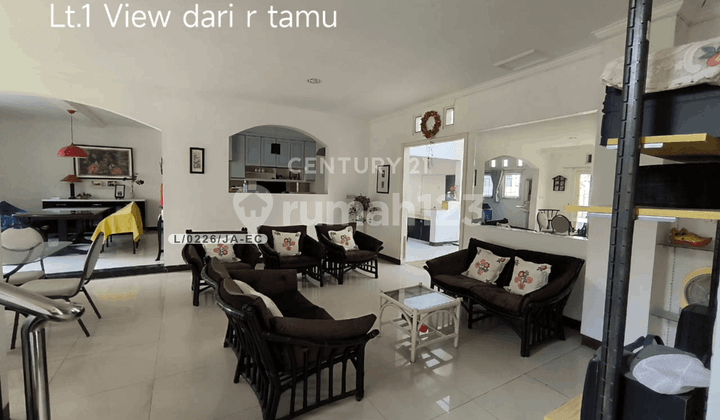 Rumah Mewah Nyaman Strategis di Kota Baru Parahyangan Bandung