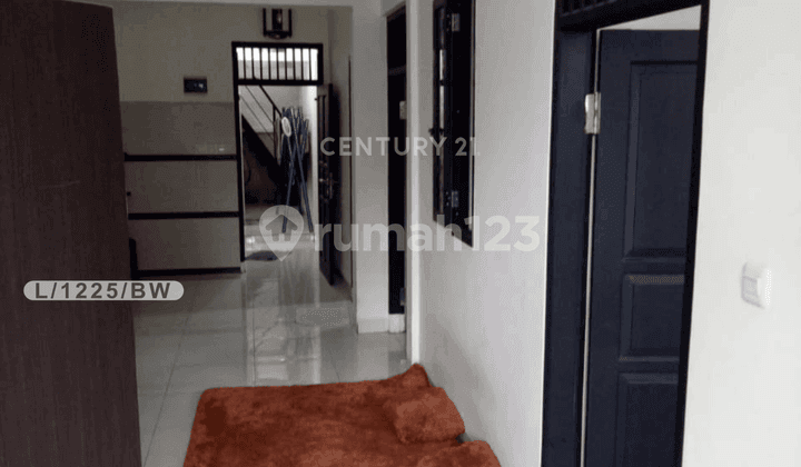 2-Story Ready-to-Use Shop House with Strategic Location in Kopo, Bandung