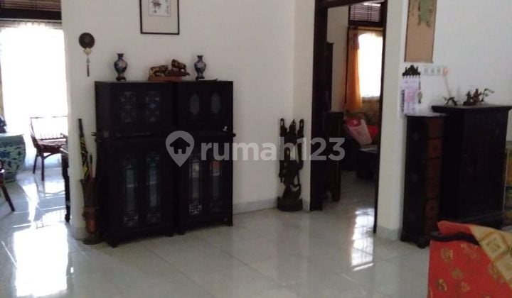 Rumah Strategis untuk Usaha di Raya Kedungsari, Surabaya Pusat