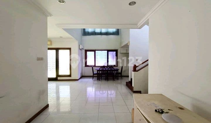 Rumah Murah Terawat Di Graha Family, Sby Barat