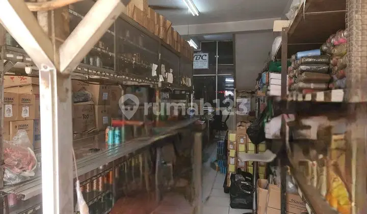 Ruko Tingkat Di Raya Tembaan, Pusat Kota Surabaya