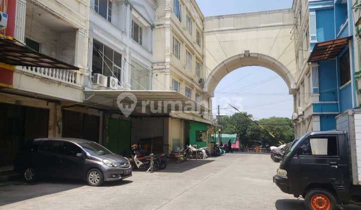 Dijual Cepat Ruko Gandeng di Duta Square, Jl. Pangeran Tubagus Angke, Jakarta Barat