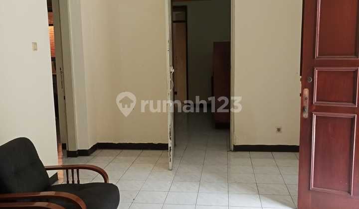 For Quick Sale, Well-Maintained Old House with Land, Rare Find in Pasirkaliki, Bandung