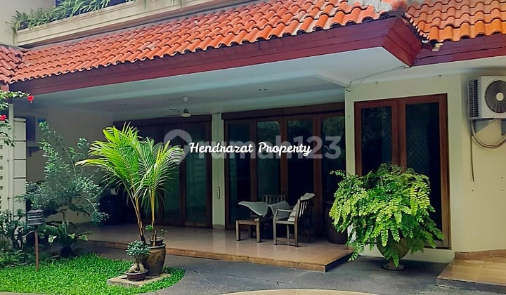 Quick Sale Comfortable House With Pool in Cipete, South Jakarta