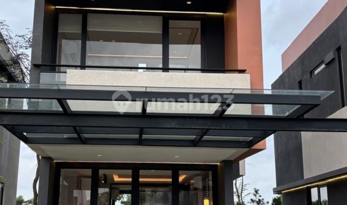 Rumah 3 Lantai Fasad Modern Minimalis di Tangerang.