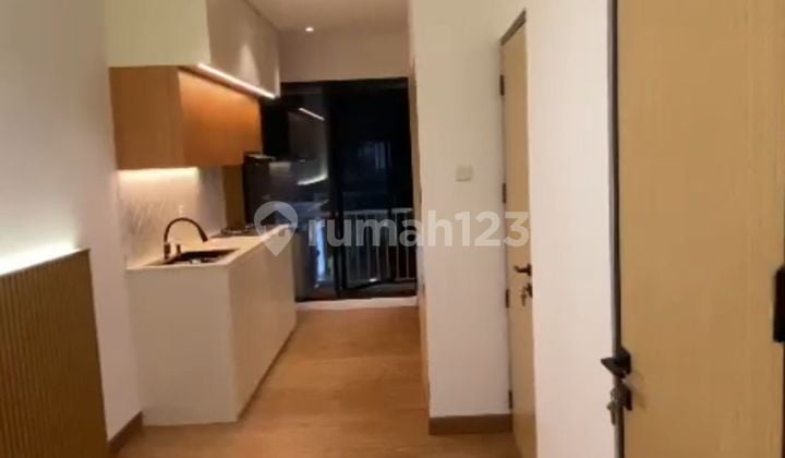 RUKO 3LANTAI DEKAT MAL SIAP PAKAI DI LIPPO KARAWACI.