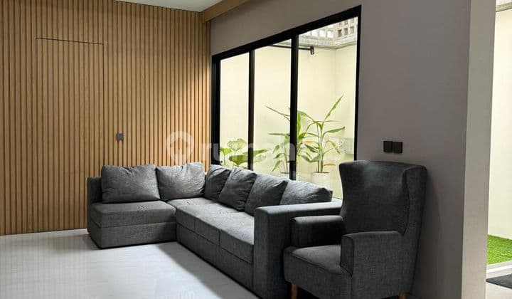 Rumah Bagus Dan Nyaman 2lantai Siap Huni Di Alam Sutra.