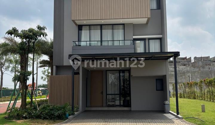 Rumah Modern 3 Lantai Strategis Fasad Modern di BSD
