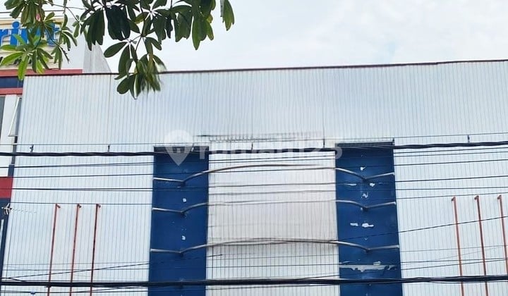 Business Property Suitable for Office and Banking, Quick Sale