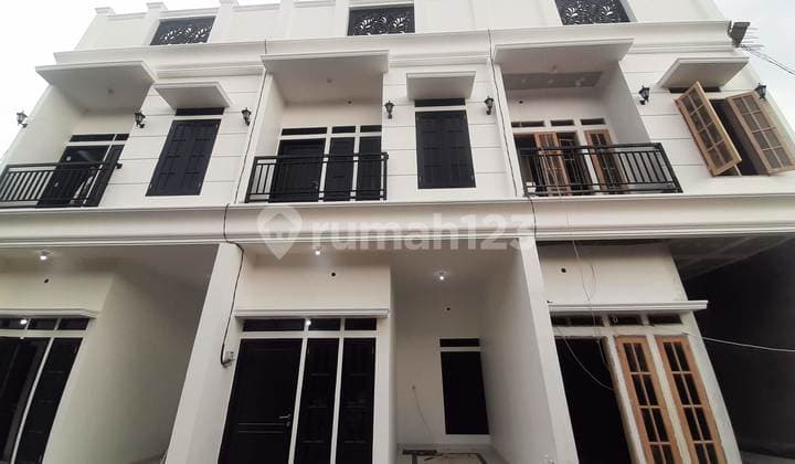 Rumah Cluster 3 Lantai Bagus Siap Huni Dekat Kalibata Dan Pgc
