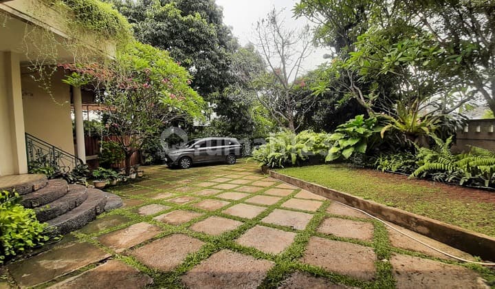 Rumah Luas Teduh dan Nyaman di Tanjung Barat Pinggir Jalan Raya