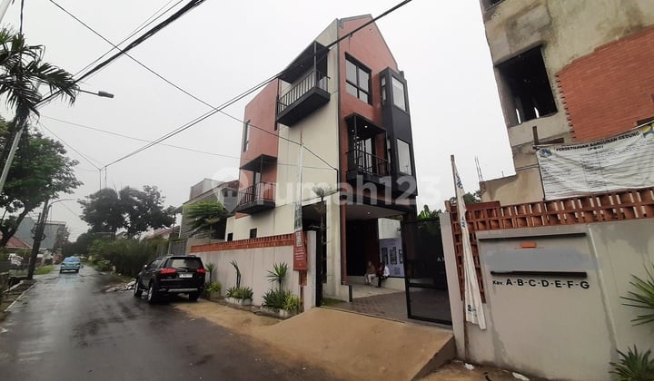 Rumah Baru 3 Lantai Dalam Kompleks Di Pejaten Full Furnished