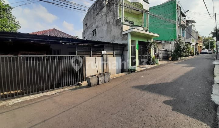Rumah Kebon Jeruk Hanya 50 Meter Dari Jalan Raya Utama Strategis