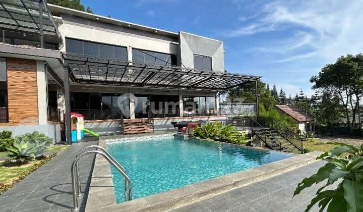 Villa Mewah di Dekat Taman Safari Bogor Cisarua