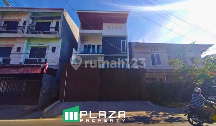 Dijual Rumah 3 Lantai di Jalan Onta Lama