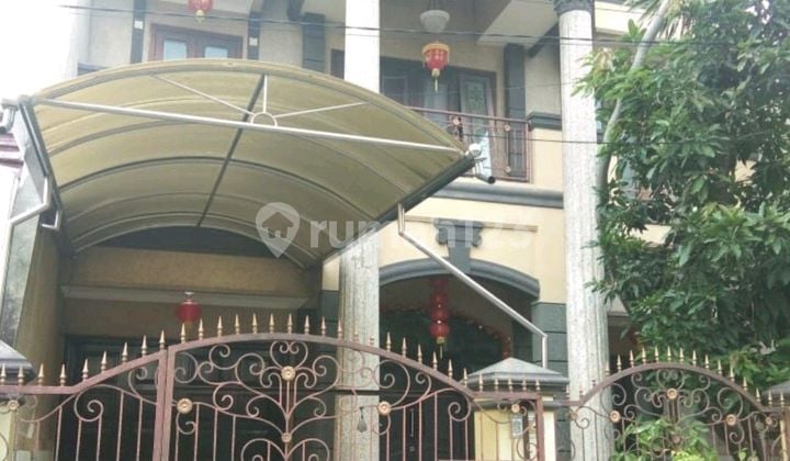 Rumah Klasik Mewah Full Furnish Dekat Galaxy Mall Surabaya