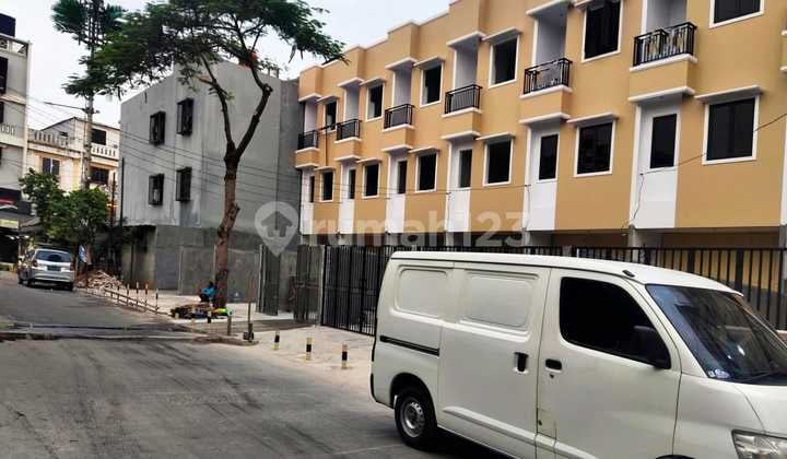 Dijual Cepat 5 Unit Ruko Gandeng Brand New di Jelambar, Jakarta Barat.