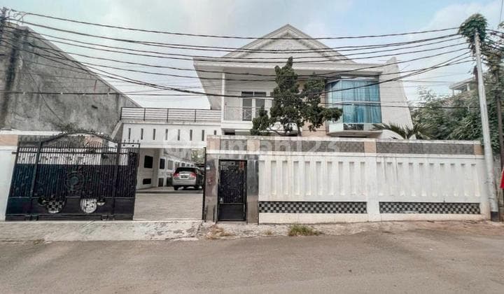 Rumah di Jl Sasak Kebon Jeruk, Jakarta Barat