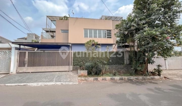 Disewa Rumah Jl. Karmel Iii Ada S. Pool Kebon Jeruk