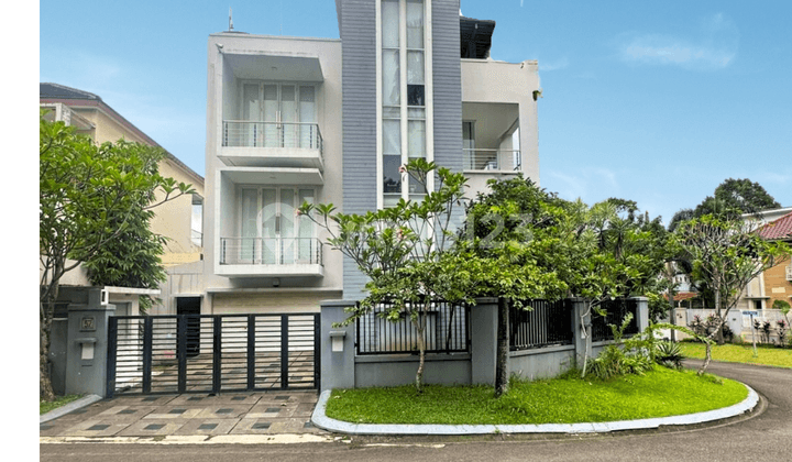 Lelang Rumah Mewah di Sentul