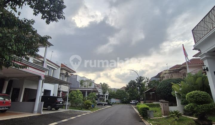 Dijual cepat rumah kota wisata 2 lantai sangat dekat sekali dengan mall living world