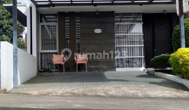 Rumah Besar Dekat Tol Pasteur