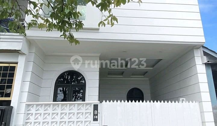 Rumah Baru Bergaya Whitehouse American