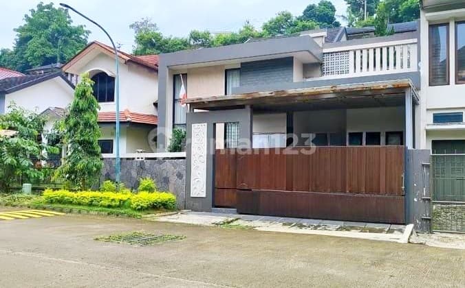 Fully Furnished Rental House with Swimming Pool in Setraduta Complex Bandung