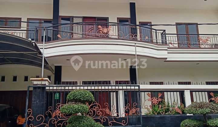 Rumah 2 Lantai Furnished di Darmo Hill, Surabaya