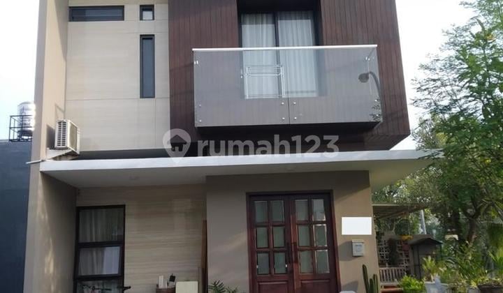 Rumah Bagus 2 Lantai, SHM di Moca Verbana Dian Istana