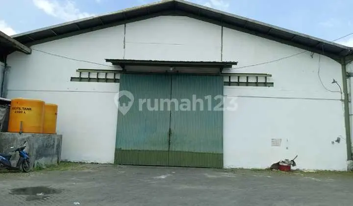 Warehouse in Tambak Langon, Strategic Location, Available for Monthly Rent.