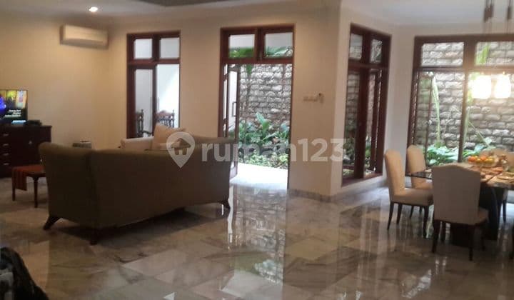 Disewakan Rumah di Jl.laksana Kebayoran Baru