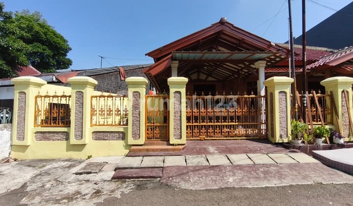 Rumah Johor Baru 4+1 Kamar 306 m2 (18x20x12.6) Selatan