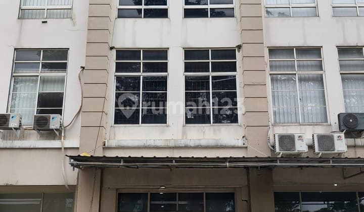 Ruko Green Lake 67 M2 (4.5X15) Tiga Lantai Timur