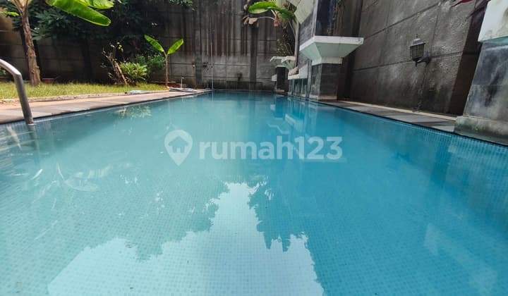 Pegangsaan 7-Bedroom House 733 M2 (18x40) Southeast