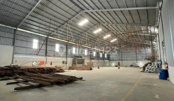 Balongpanggang Gresik Large Warehouse Factory For Sale Cheap SHM