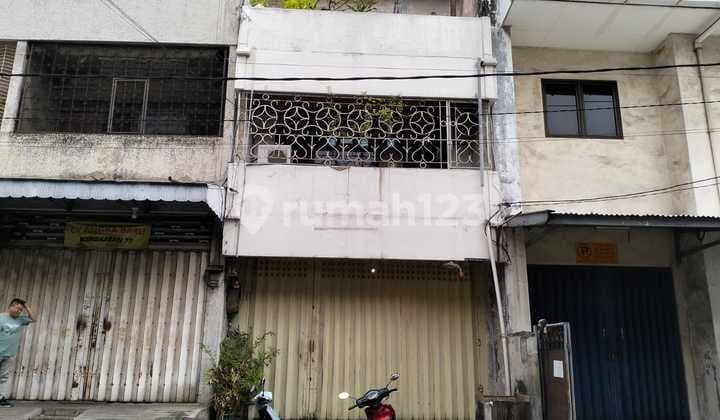 Ruko Kembang Jepun Bongkaran Coklat Karet Pasar Atom SHM KPR